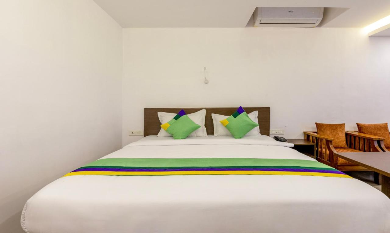 Treebo Trend Airport Avenue Plaza Cochin Airport Hotel Kochi Exterior photo